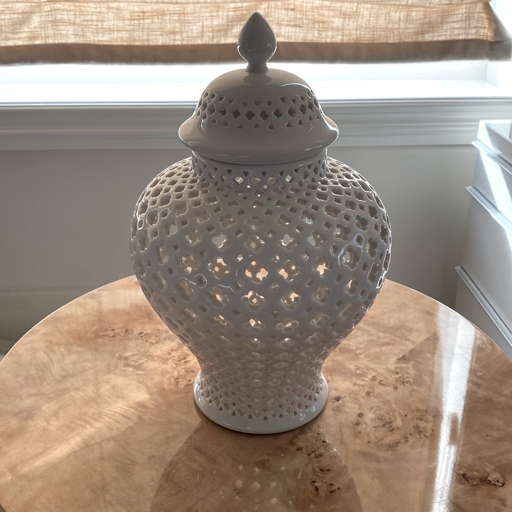 Elegant White Ceramic Lattice Vase